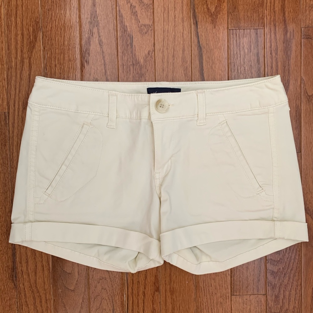 American Eagle off-white shorts